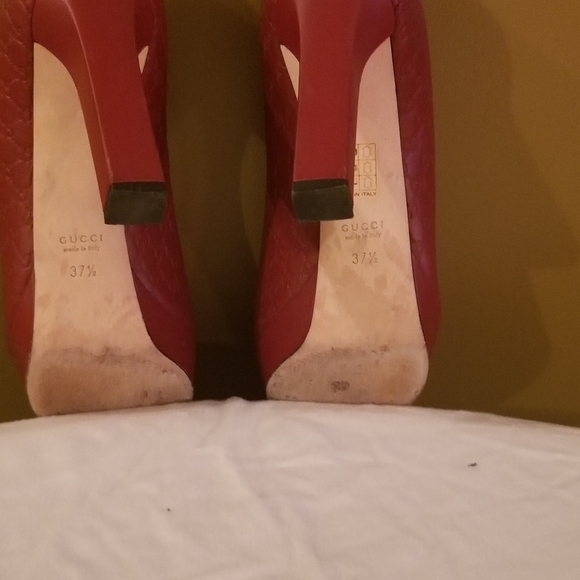 Gucci Red Guccissima Leather Peeptoe Platform Pump - Picture 8 of 9